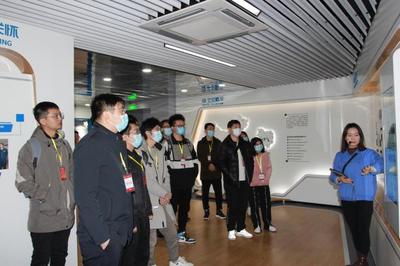 電子工程學院組織畢業(yè)班學生赴陜西凌云電器集團參觀交流